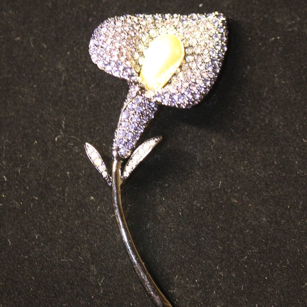 KJL Kenneth Lane Purple Crystal & Faux Pearl Calla Lily Flower Pin